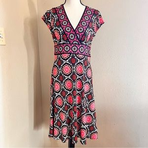 London Times Sz 10 Coral Medallion Jersey Knit Dress Midi Cap Sleeve V-Neck